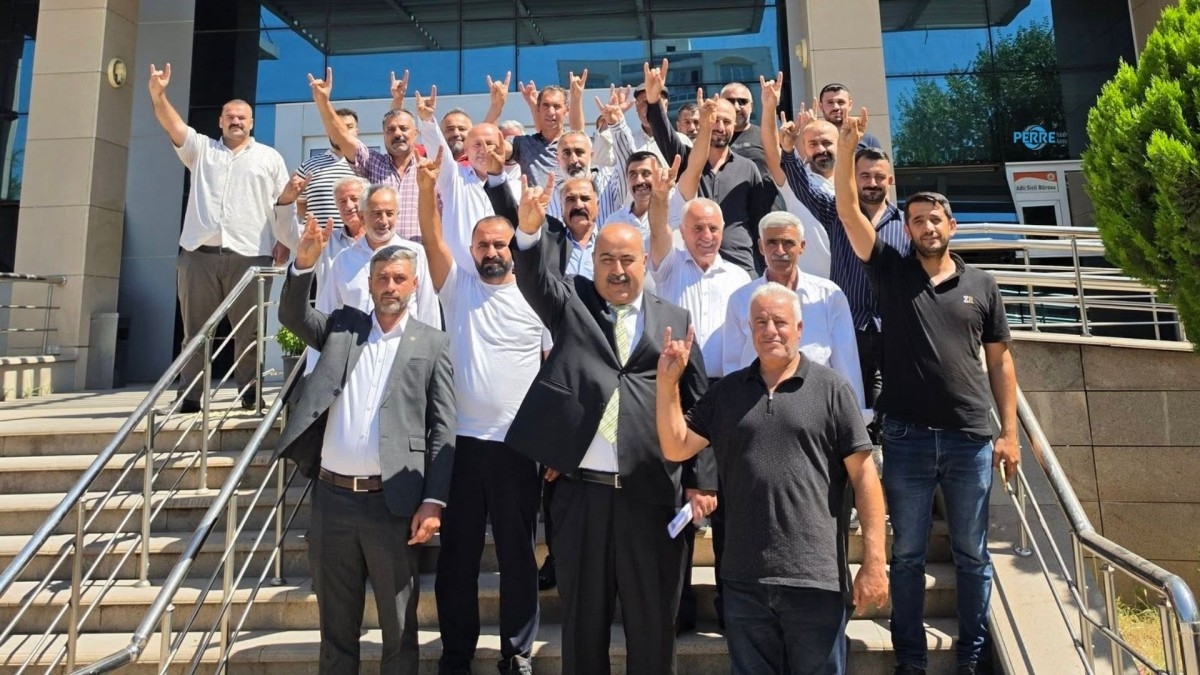 Haşim Turan mazbatasını aldı: Kahta’da makamda beklemeyecek, sahada olacağız